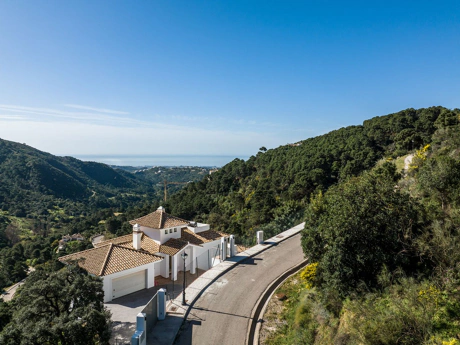 Villa for sale in Benahavis