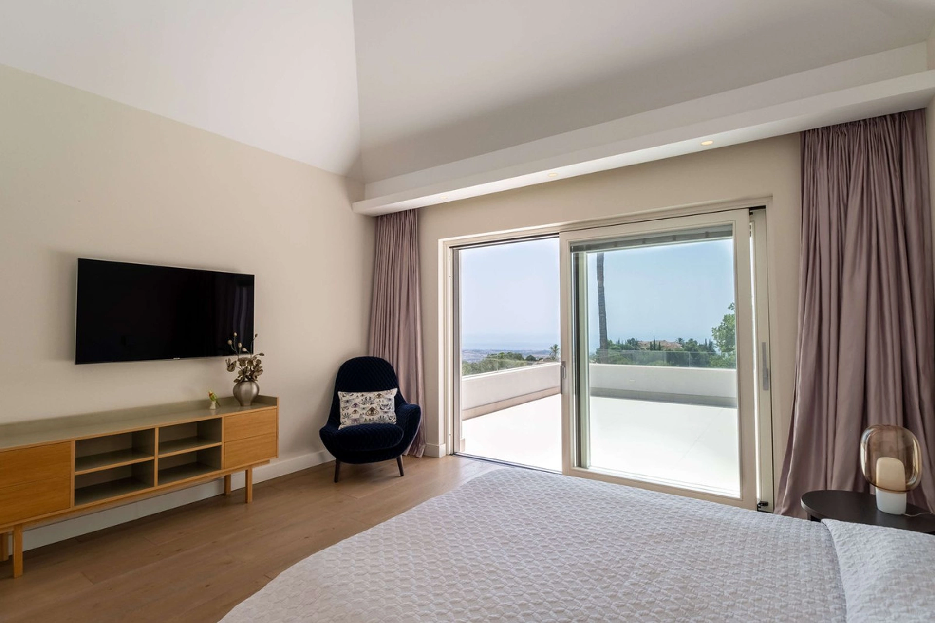 Villa for sale in Benahavis