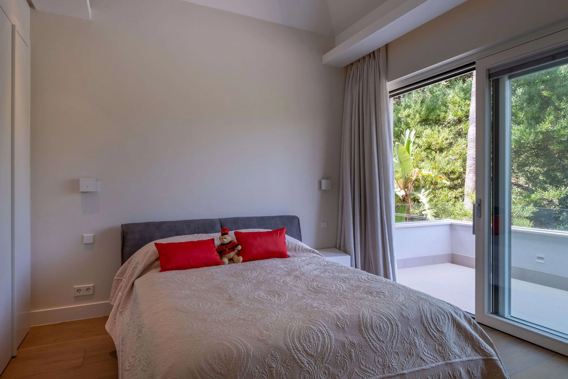 Villa for sale in Benahavis