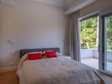 Villa for sale in Benahavis