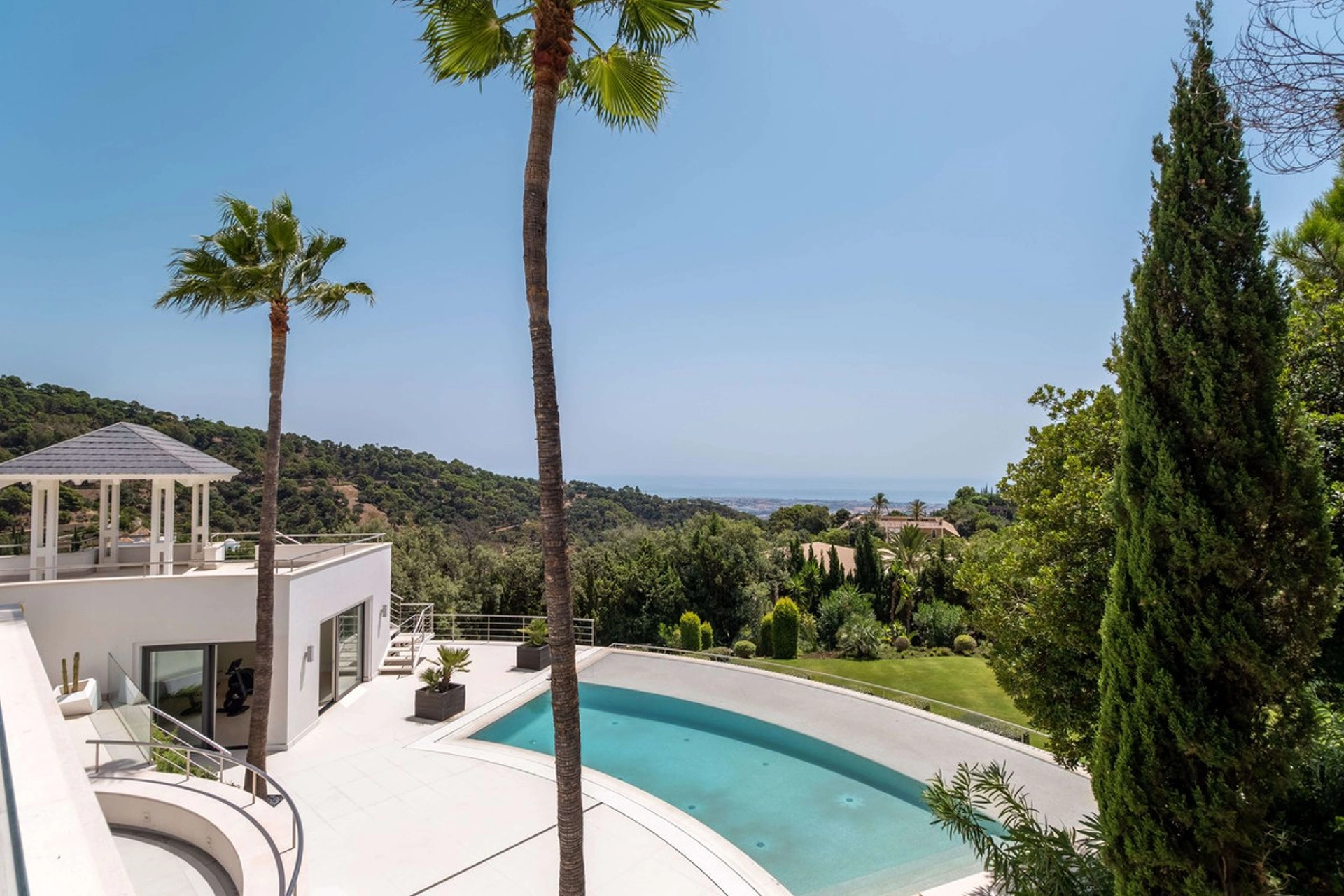Villa for sale in Benahavis
