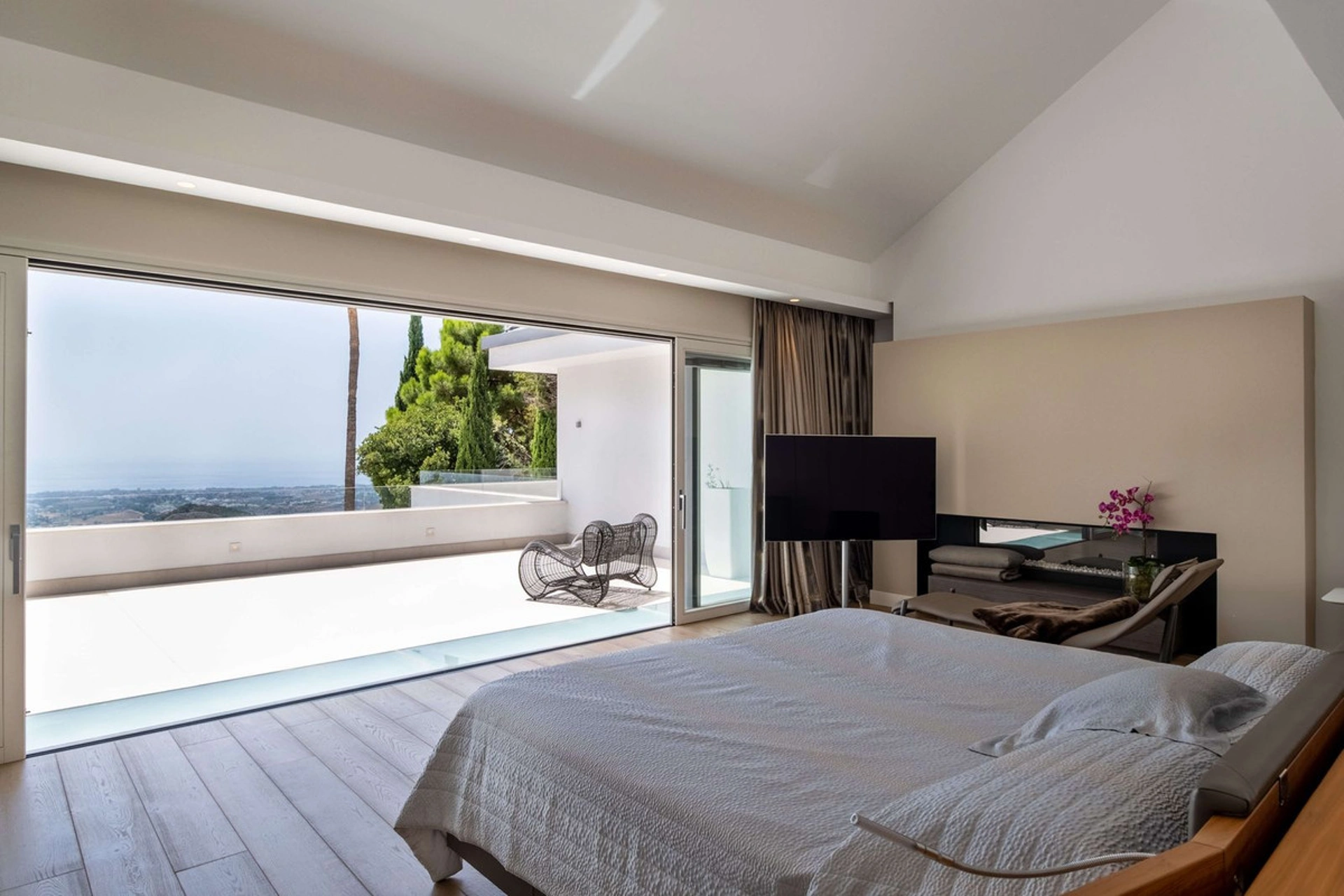 Villa for sale in Benahavis