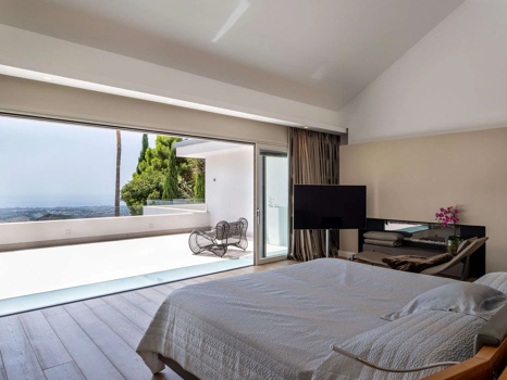 Villa for sale in Benahavis