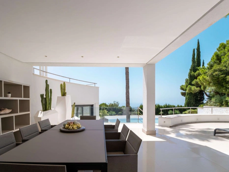 Villa for sale in Benahavis