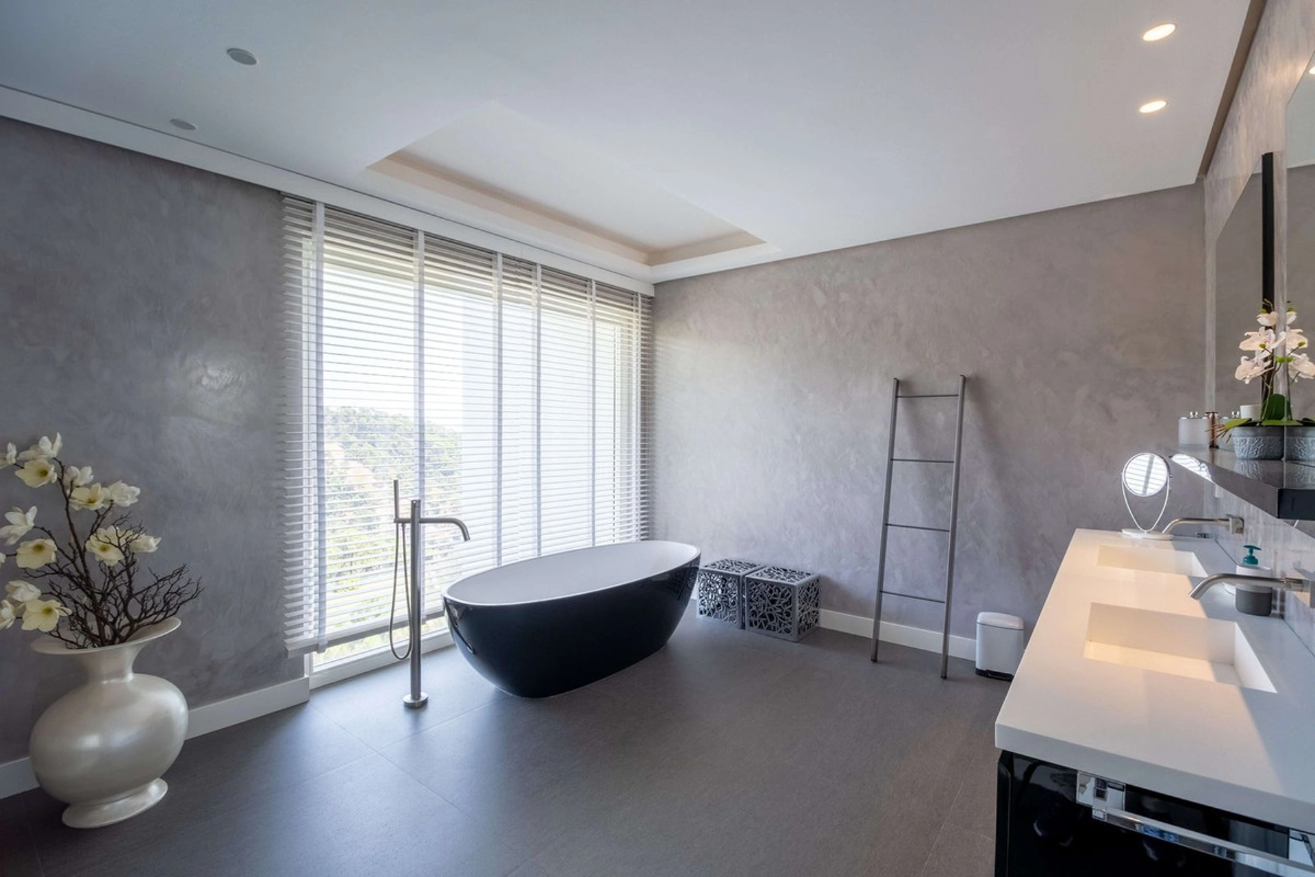 Villa for sale in Benahavis