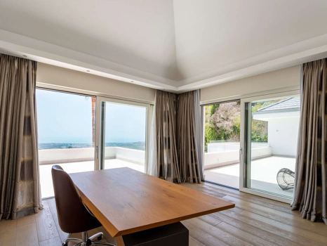 Villa for sale in Benahavis
