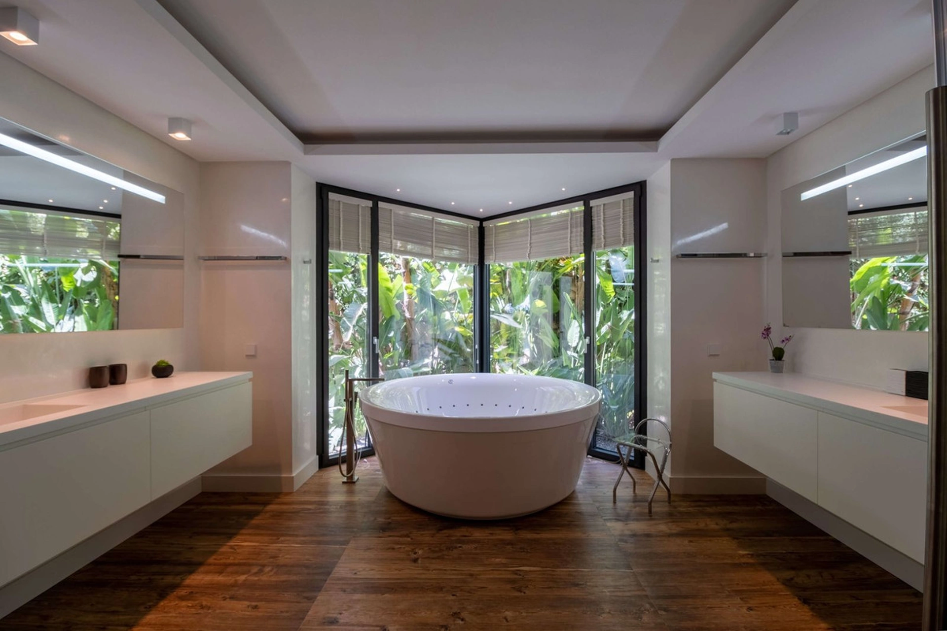 Villa for sale in Benahavis