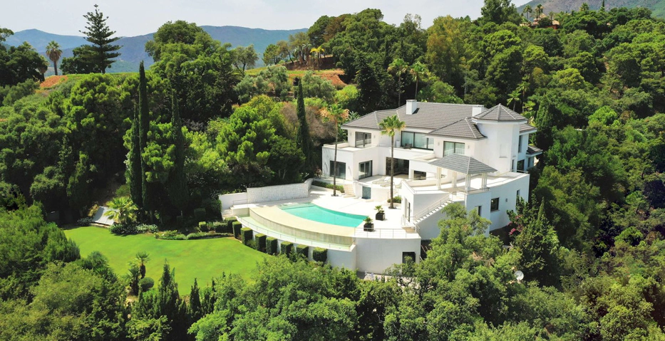 Villa for sale in Benahavis