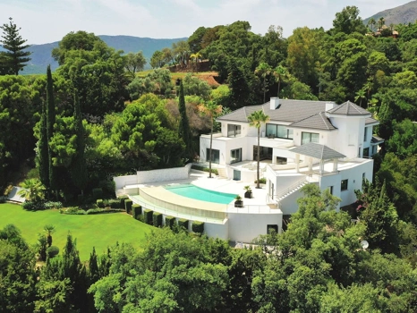 Villa for sale in Benahavis