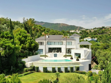 Villa for sale in Benahavis