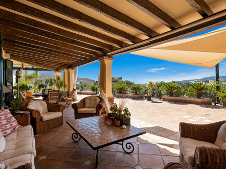 Villa for sale in Benahavis