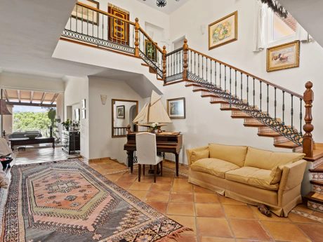 Villa for sale in Benahavis