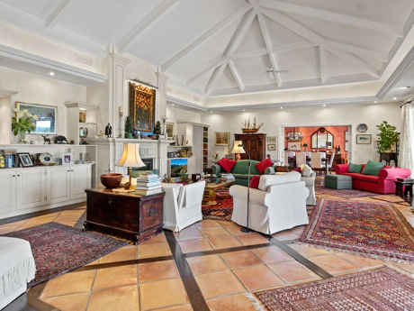 Villa for sale in Benahavis