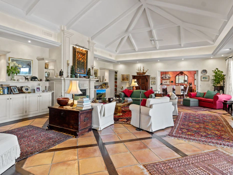 Villa for sale in Benahavis