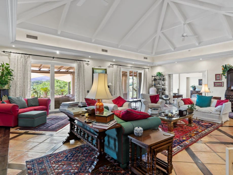 Villa for sale in Benahavis