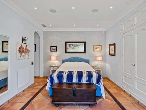 Villa for sale in Benahavis