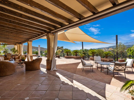 Villa for sale in Benahavis