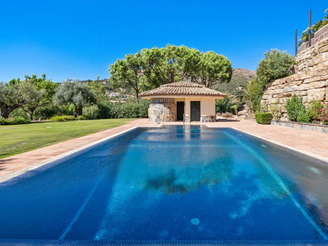 Villa for sale in Benahavis