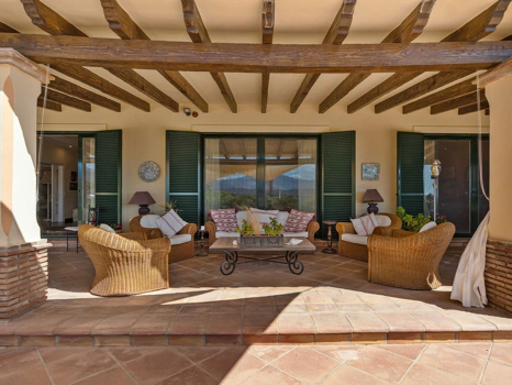 Villa for sale in Benahavis