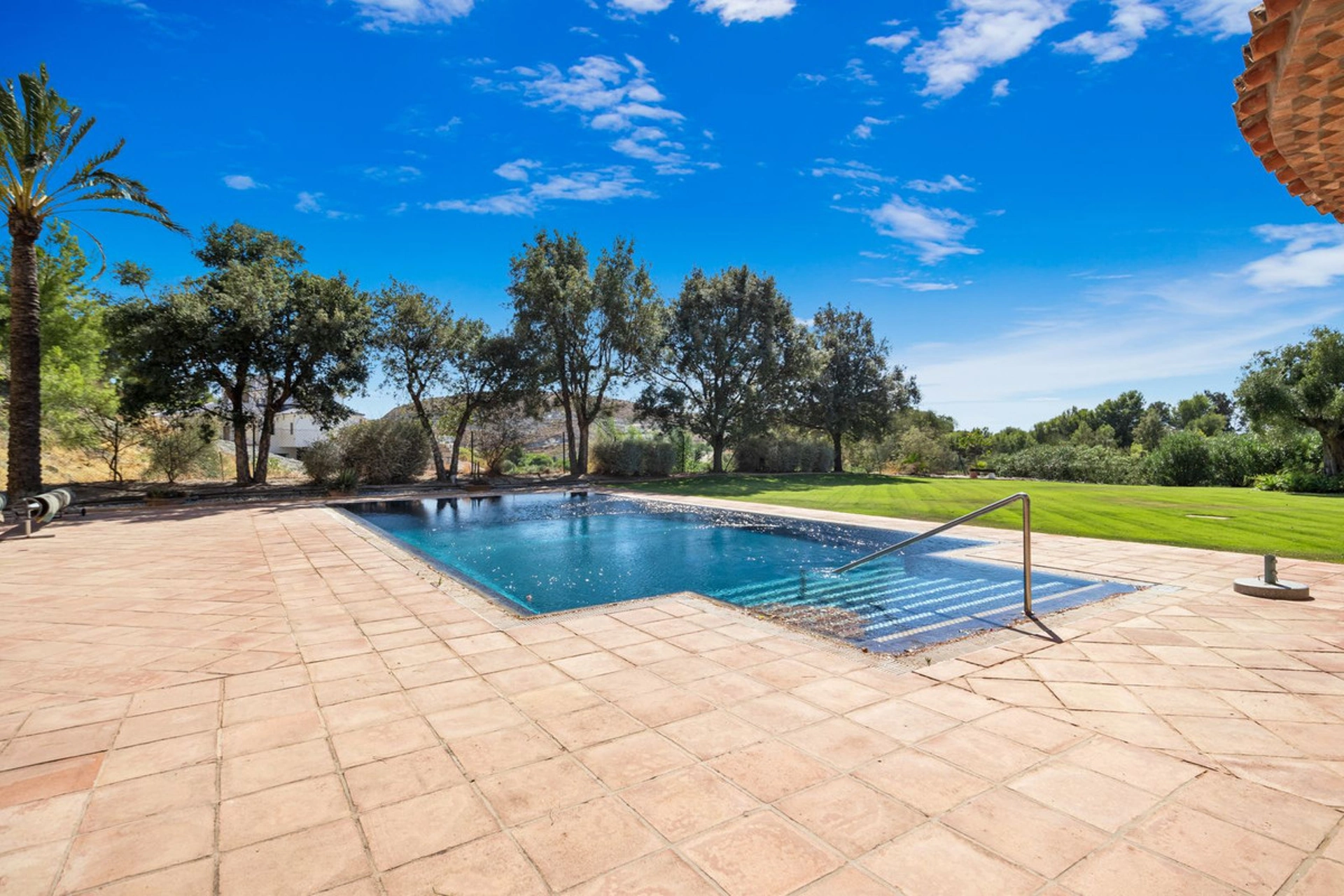 Villa for sale in Benahavis