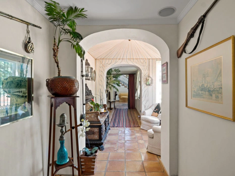 Villa for sale in Benahavis