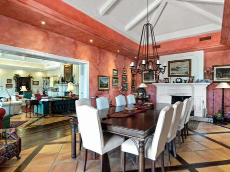 Villa for sale in Benahavis