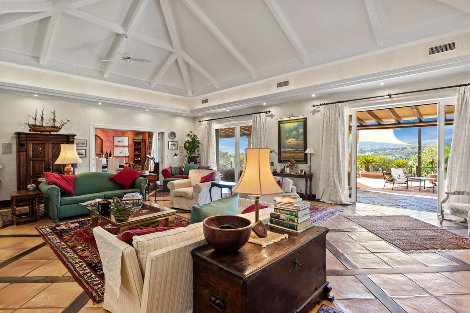 Villa for sale in Benahavis