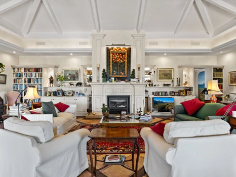 Villa for sale in Benahavis