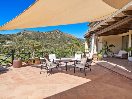 Villa for sale in Benahavis