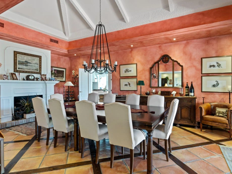 Villa for sale in Benahavis