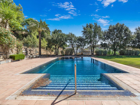 Villa for sale in Benahavis
