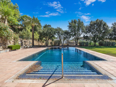 Villa for sale in Benahavis