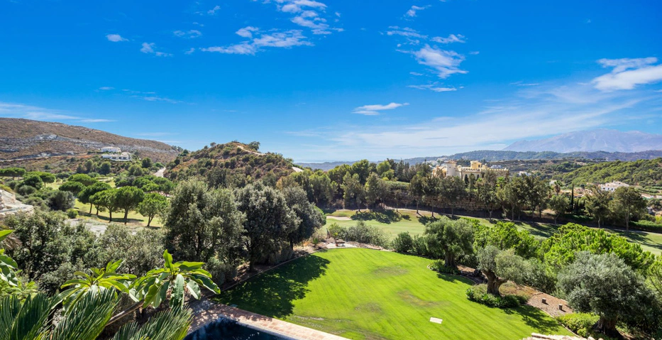 Villa for sale in Benahavis