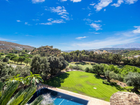 Villa for sale in Benahavis