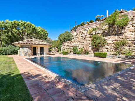 Villa for sale in Benahavis