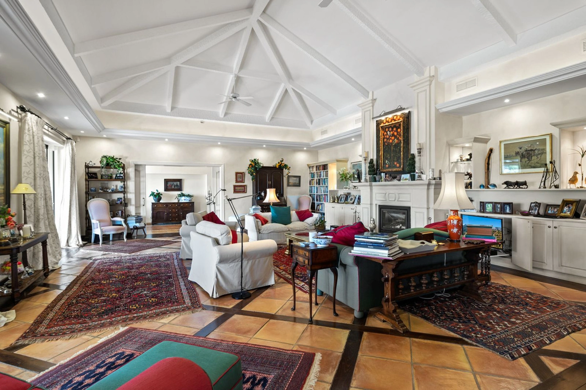 Villa for sale in Benahavis
