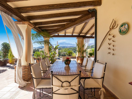 Villa for sale in Benahavis