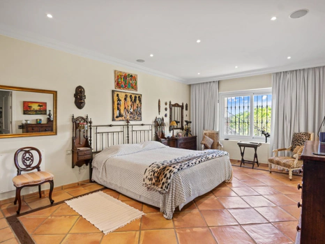 Villa for sale in Benahavis