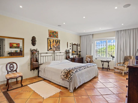 Villa for sale in Benahavis