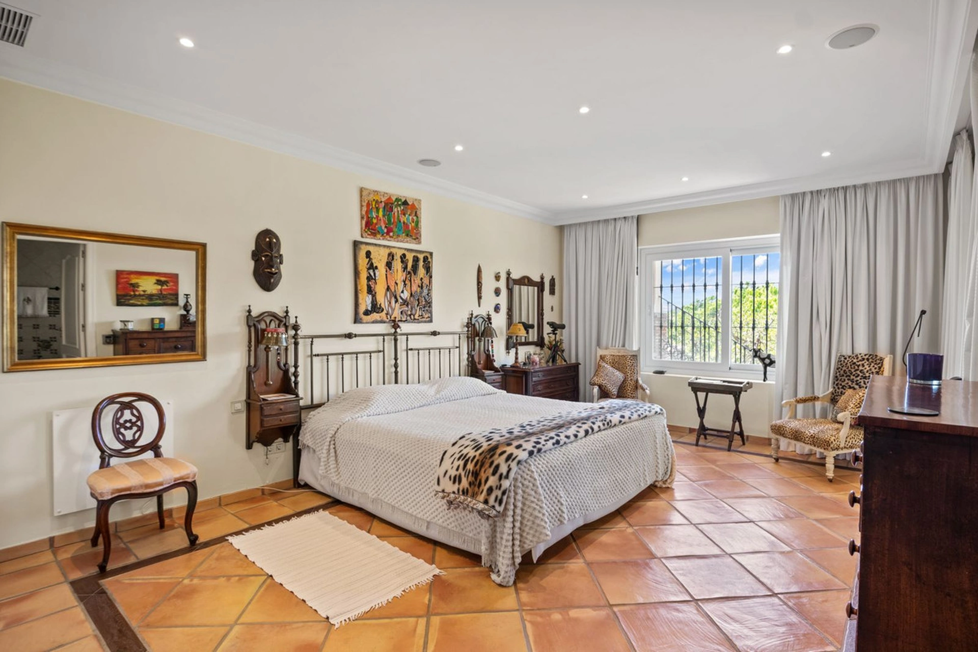 Villa for sale in Benahavis