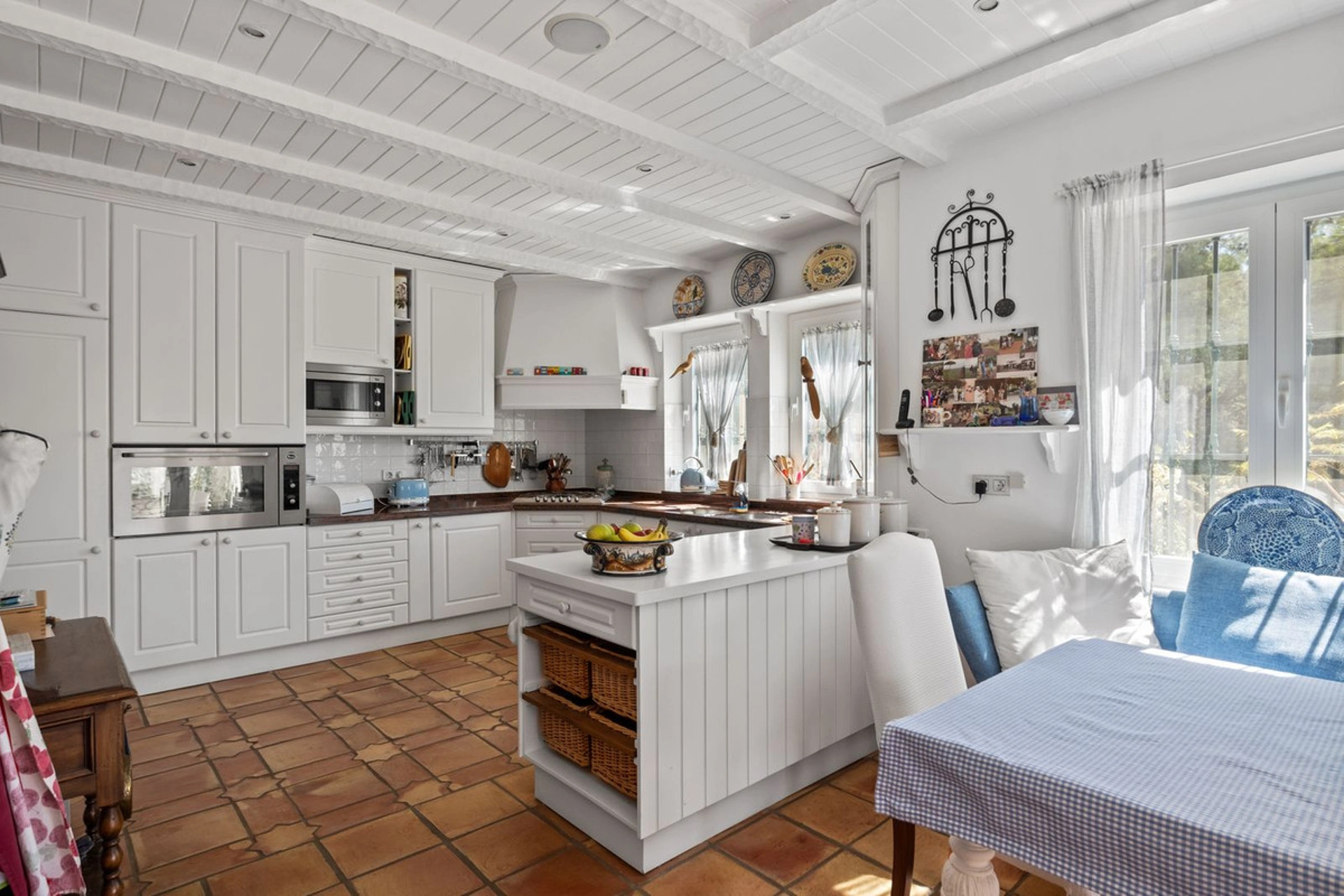 Villa for sale in Benahavis