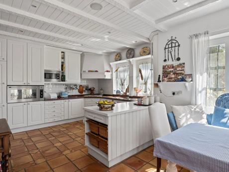 Villa for sale in Benahavis