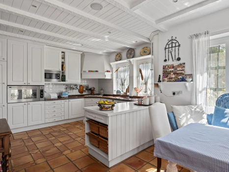 Villa for sale in Benahavis