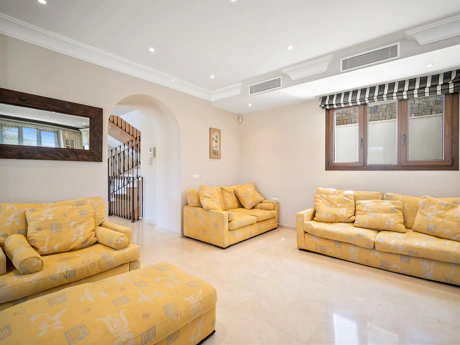 Villa for sale in Benahavis