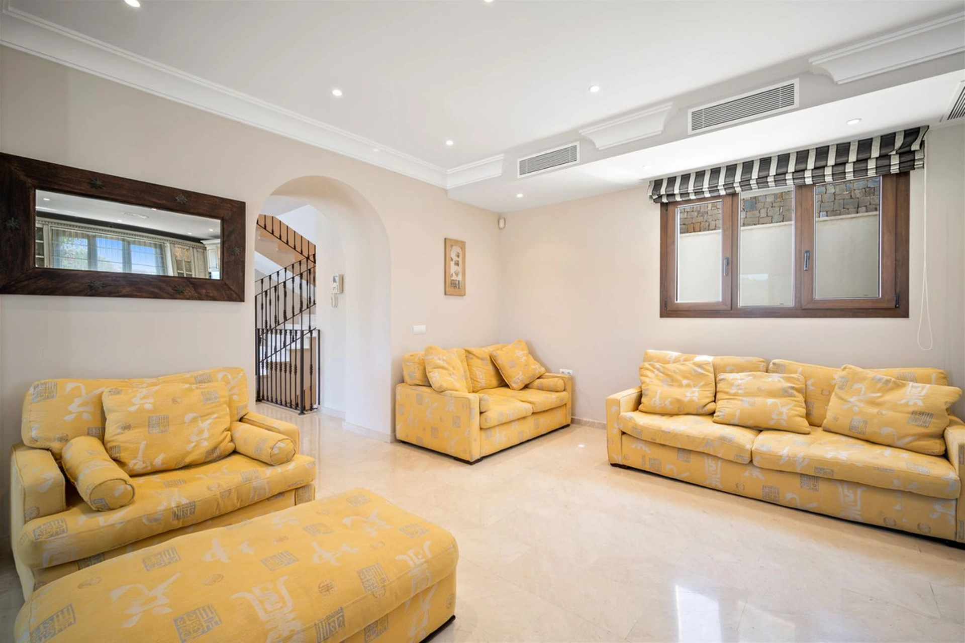 Villa for sale in Benahavis