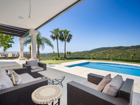 Villa for sale in Benahavis
