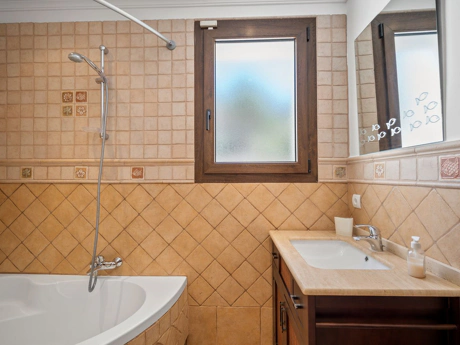 Villa for sale in Benahavis