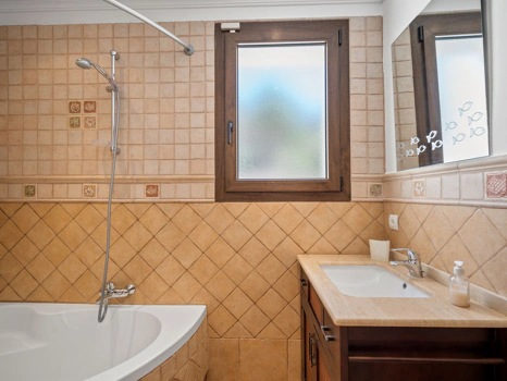 Villa for sale in Benahavis