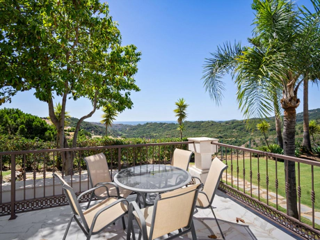 Villa for sale in Benahavis