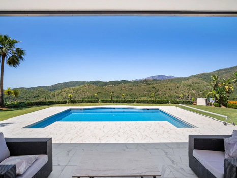 Villa for sale in Benahavis